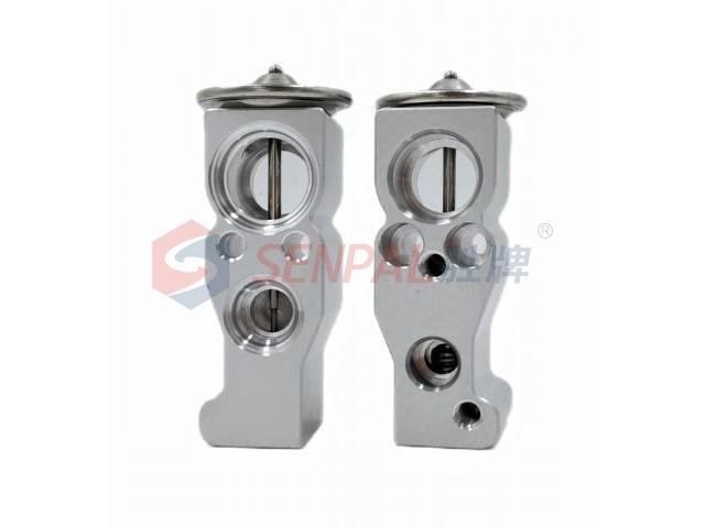 Expansion Valve:453 835 08 00